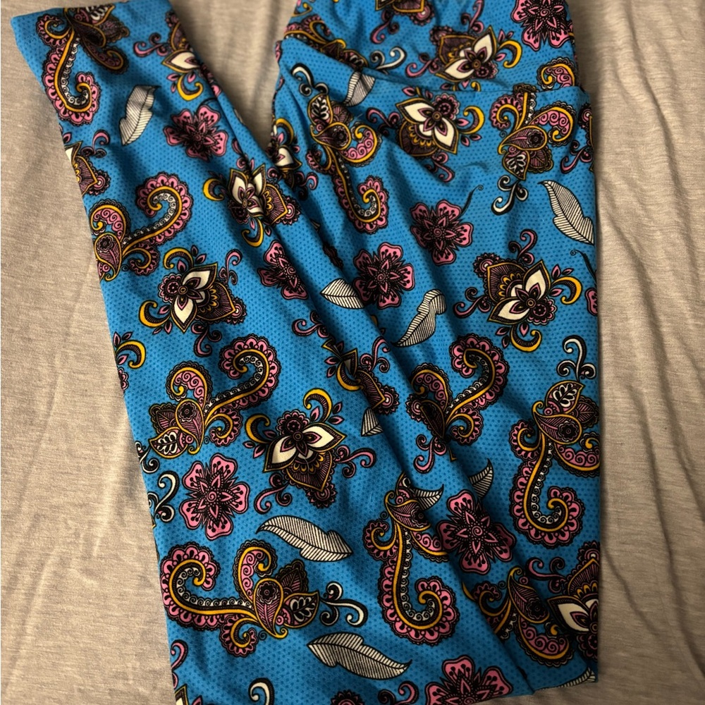 LuLaRoe Blue and Pink Paisley Leggings